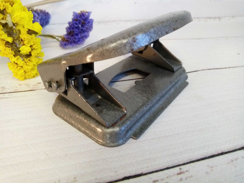 Дырокол металический времен СССР / Дірокол металевий часів СРСР