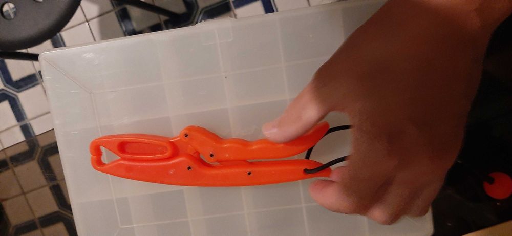 Grip para pesca mais caixa para por material acessórios.