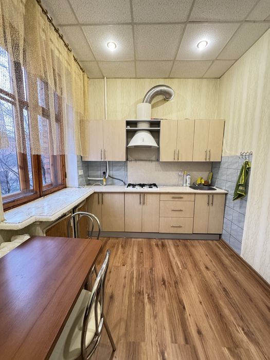 Продаж 3 кім квартри, сталінка, 74,3 м.кв, центр Югока, 2 поверх