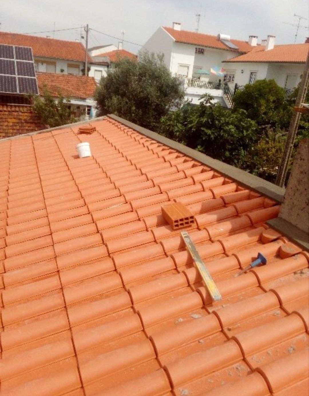 Fazemos varios serviços de construção e remodelação