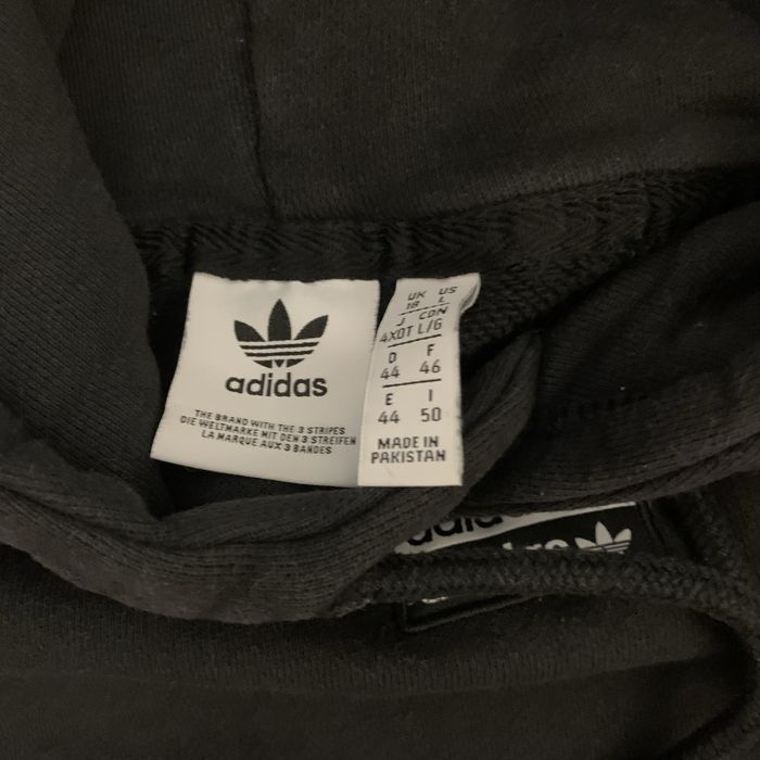 Худі adidas , розмір M-L але оверсайз, чорна, з логотипом спереді