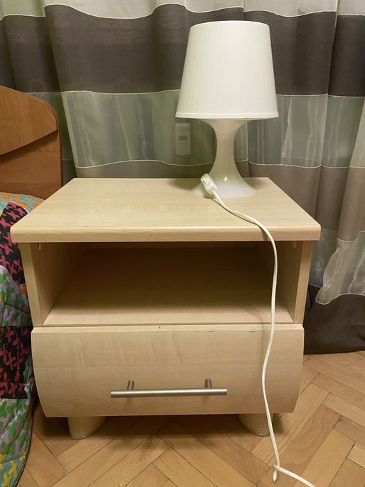 Szafka nocna w jasnym kolorze