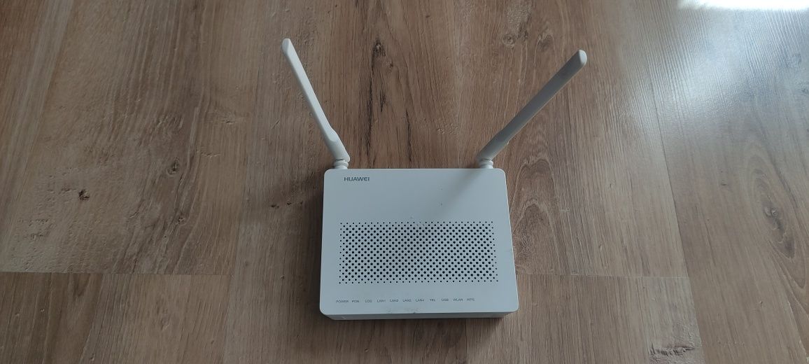 Router Huawei EchoLife EG8141A5.
- terminal kliencki (ONT / ONU)
- 1x