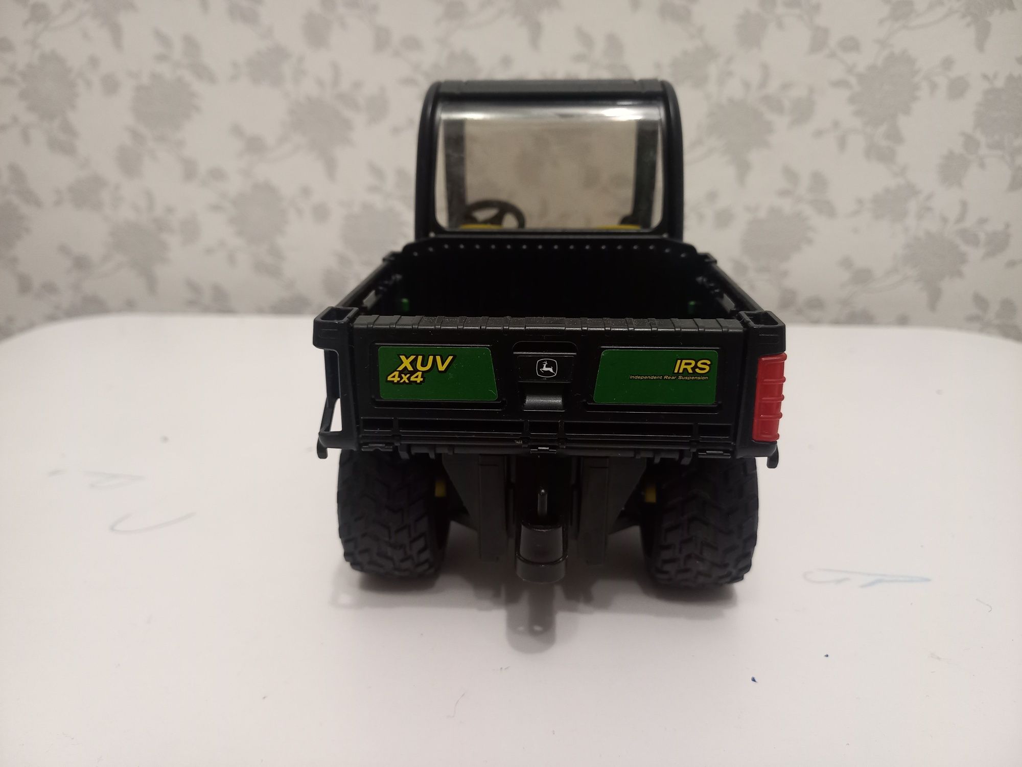 Машина міні-всюдихід Bruder John Deere Gator (02491)