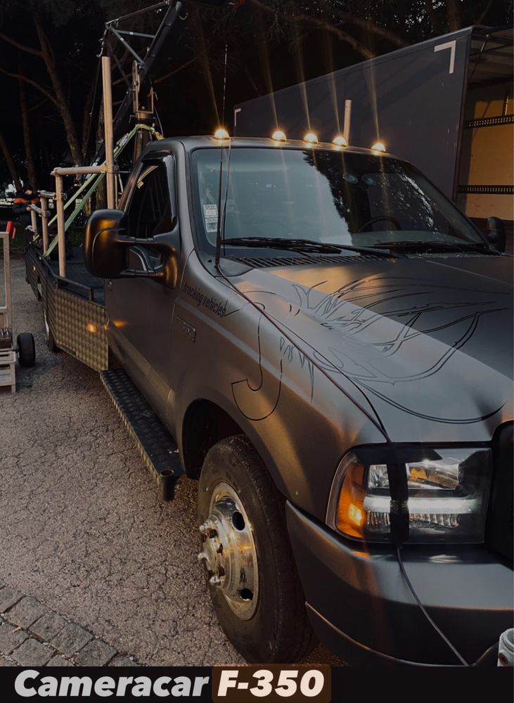 Ford F350 super duty pode ser usado com transporte de carros .