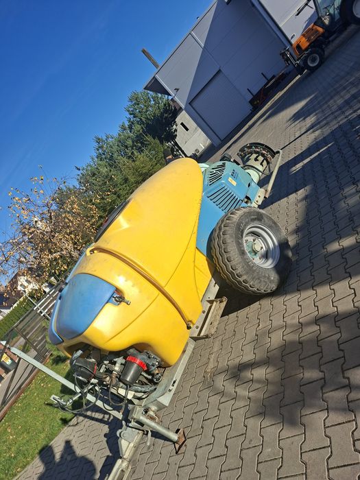 Opryskiwacz sadowniczy KWH wisni jablek porzeczek sadu malin sliw