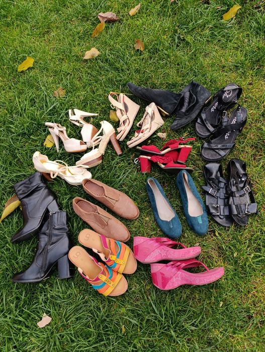 Віддам величезну коробка взуття