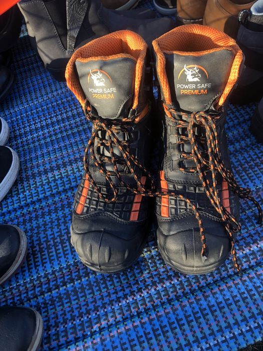Робоче взуття з желізною вставкою