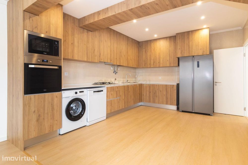 Andar de Moradia - T5 com Espaço Exterior- Pronta a ESTREAR Cabanas,