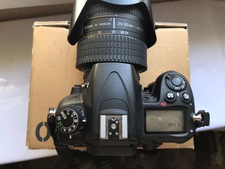 Зеркальный полупрофессиональный фотоаппарат камера Nikon D7000 боди