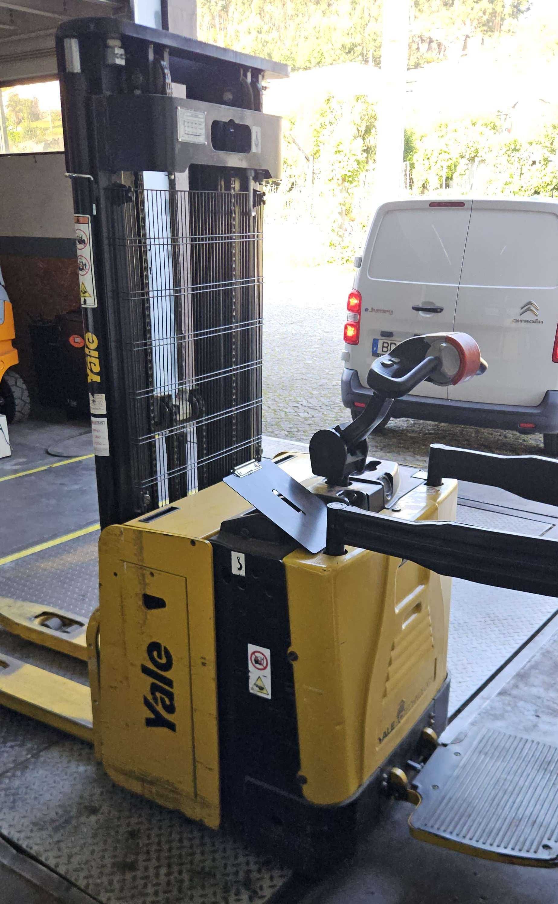 Stacker Yale MS15X triplex