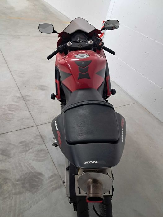 CBR600RR  Vermelha e preta 2004