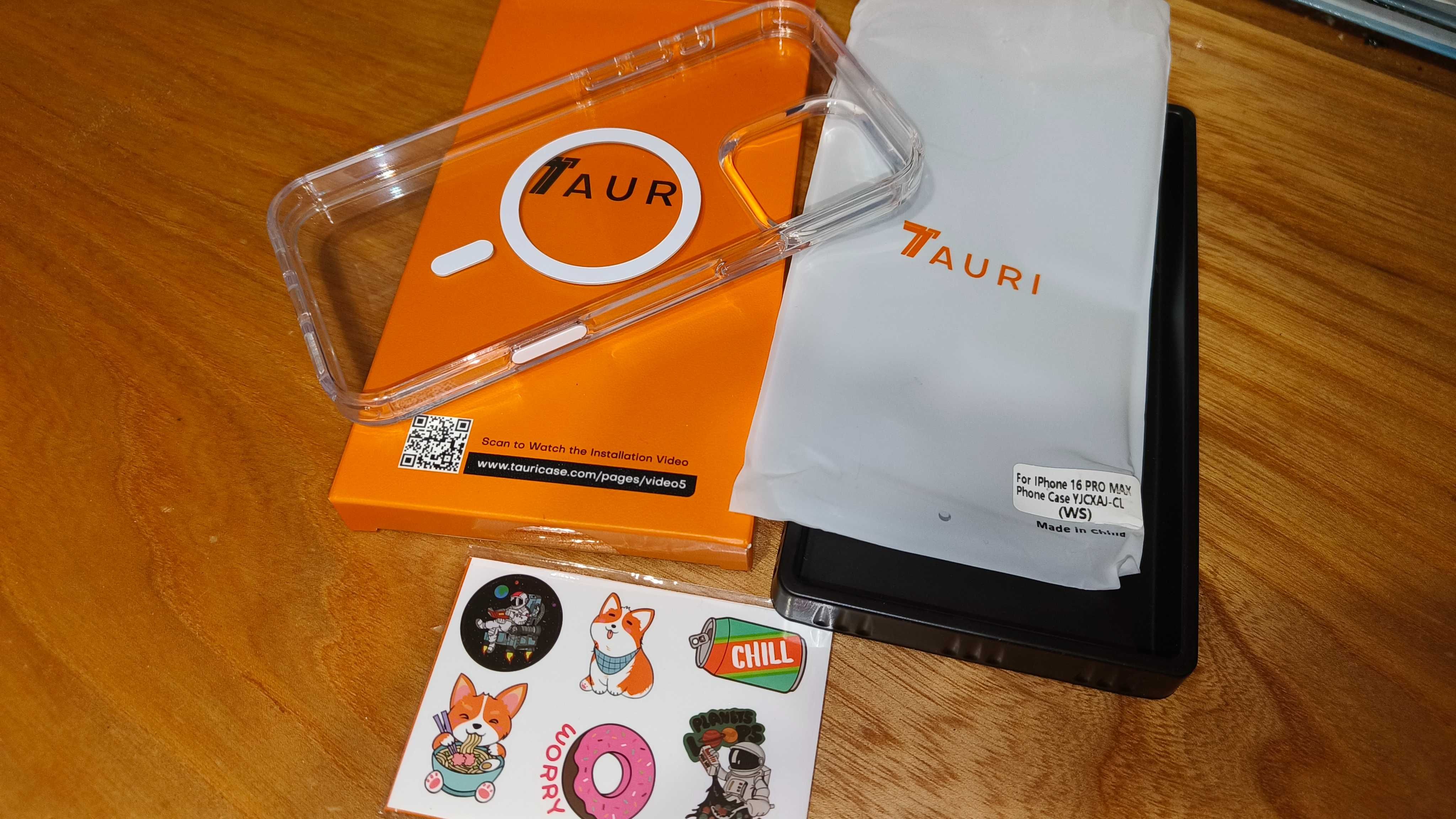 Etui TAURI do iPhone 16 pro max jak nowe