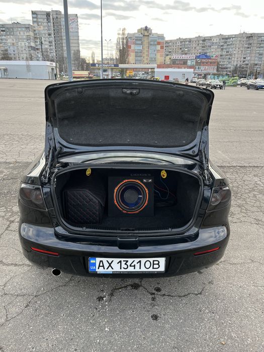 Продам автомобиль Мазда 3