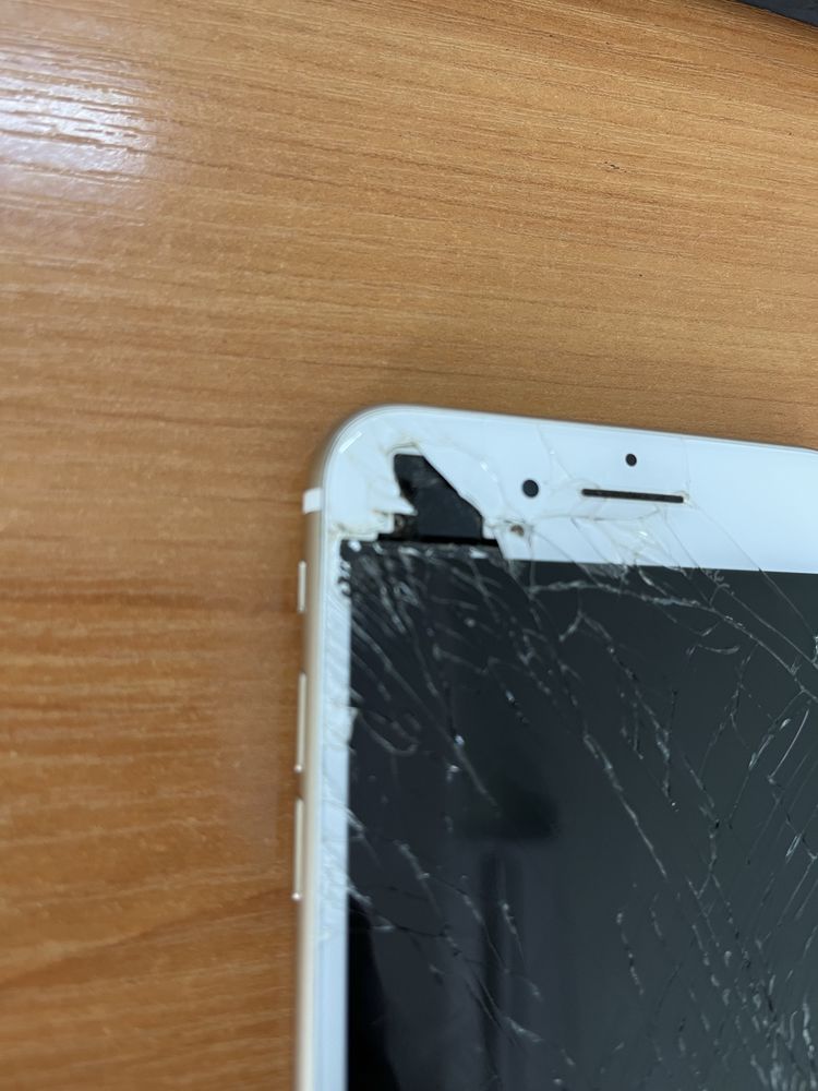 Смартфон Apple iPhone 7 Plus A1661