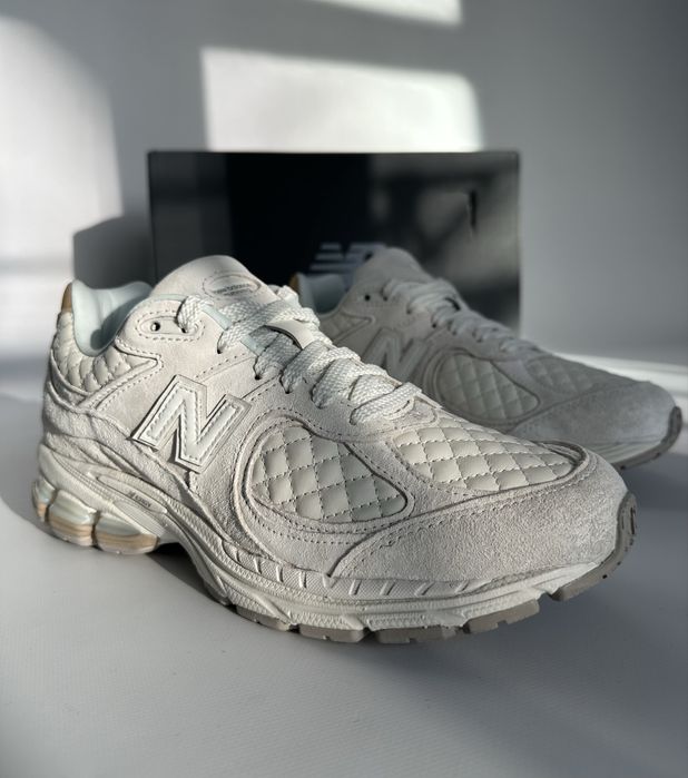 Жіночі кросівкм New balance 2002