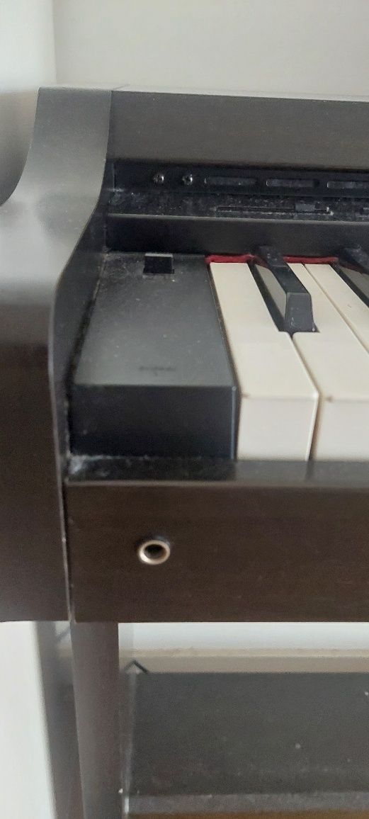 Piano Korg Concert 800
