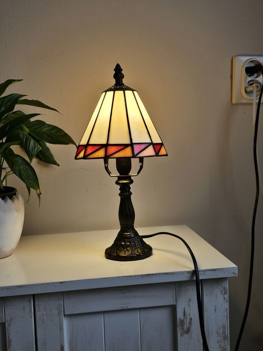 Lampa witrażowa w stylu Tiffany