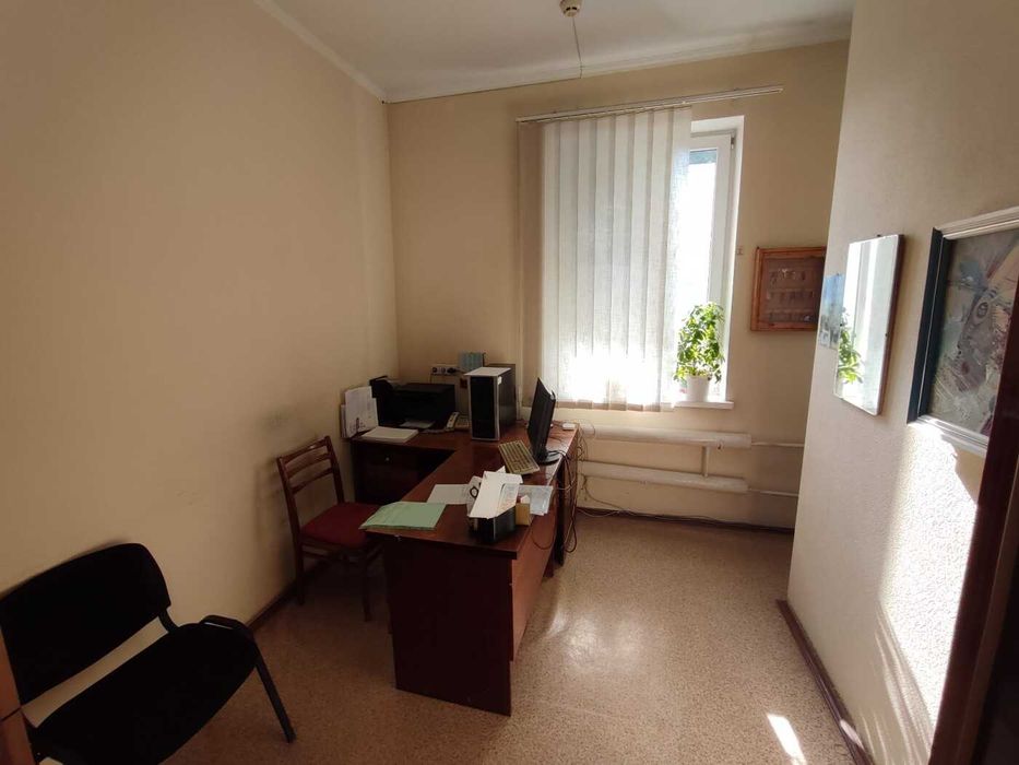 Здається офіс, вул. Пирогівський шлях, метро Видубичі. Є укриття