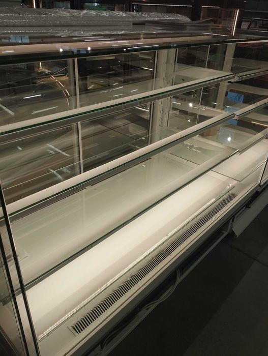 Lada cukiernicza Carina 1,4