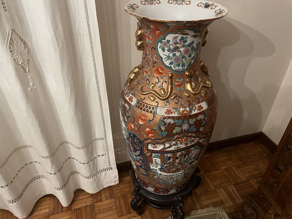 Jarrão decorativo - com base em madeira incluida.