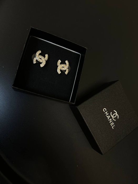 Сережки chanel в наявності