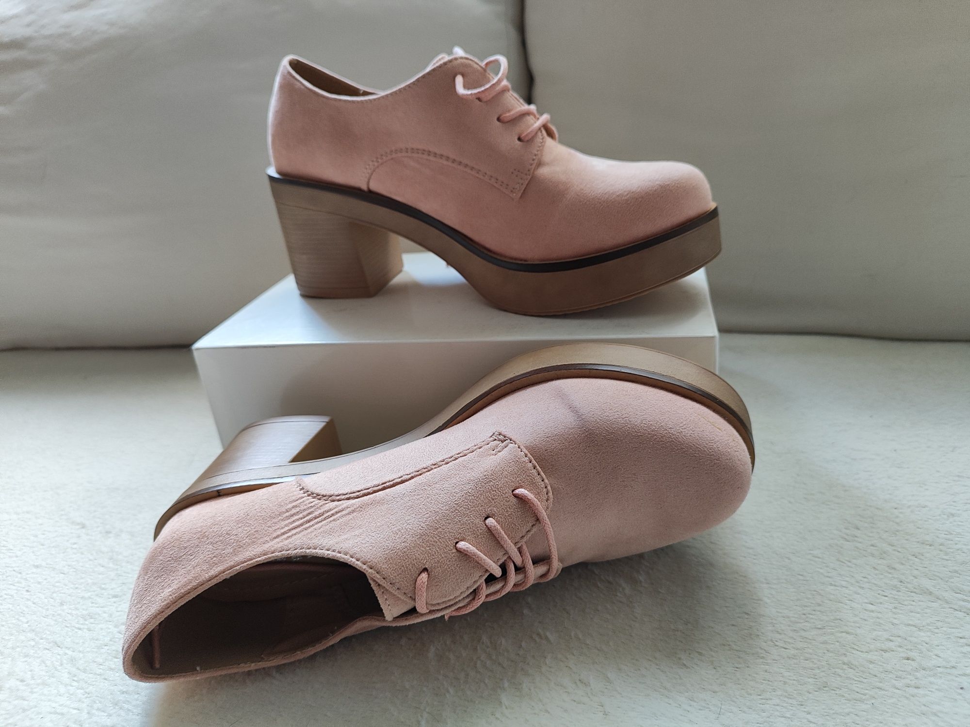 Туфлі нові  "Emas" жіночі, замшеві на каблуках 41 розміру