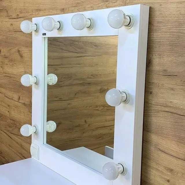 Туалетний столик трюмо з дзеркалом і підсвічуванням.