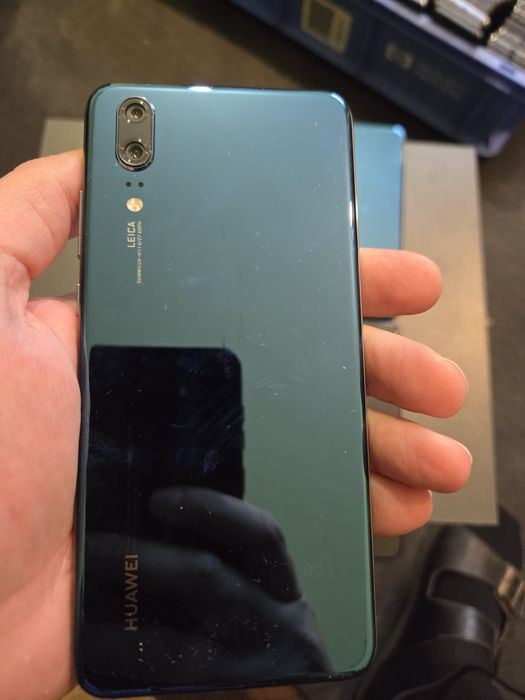 Huawei p20 4/128 зарядка кабель в комплекті