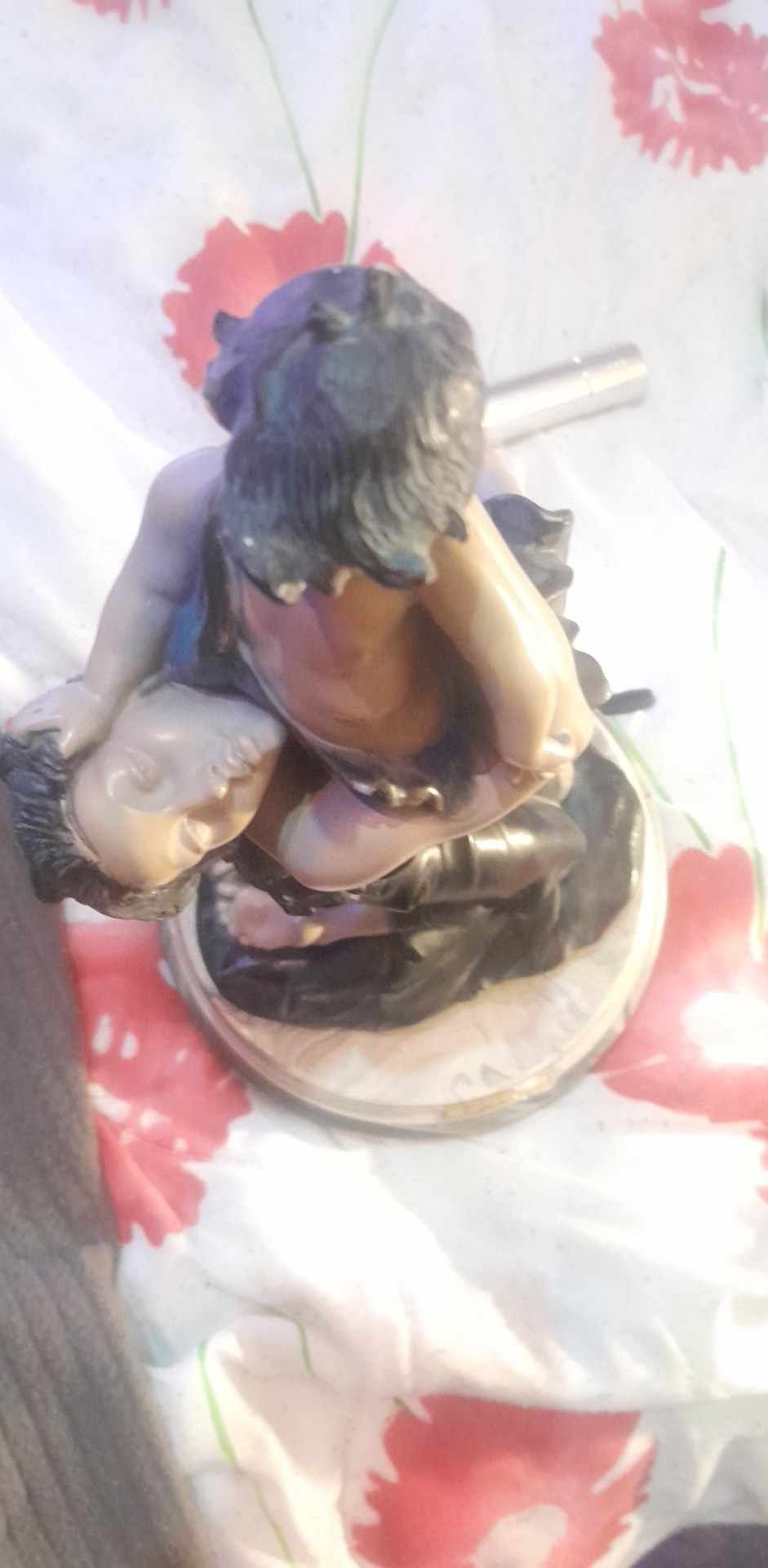 Estatua lindíssima com base em mármore