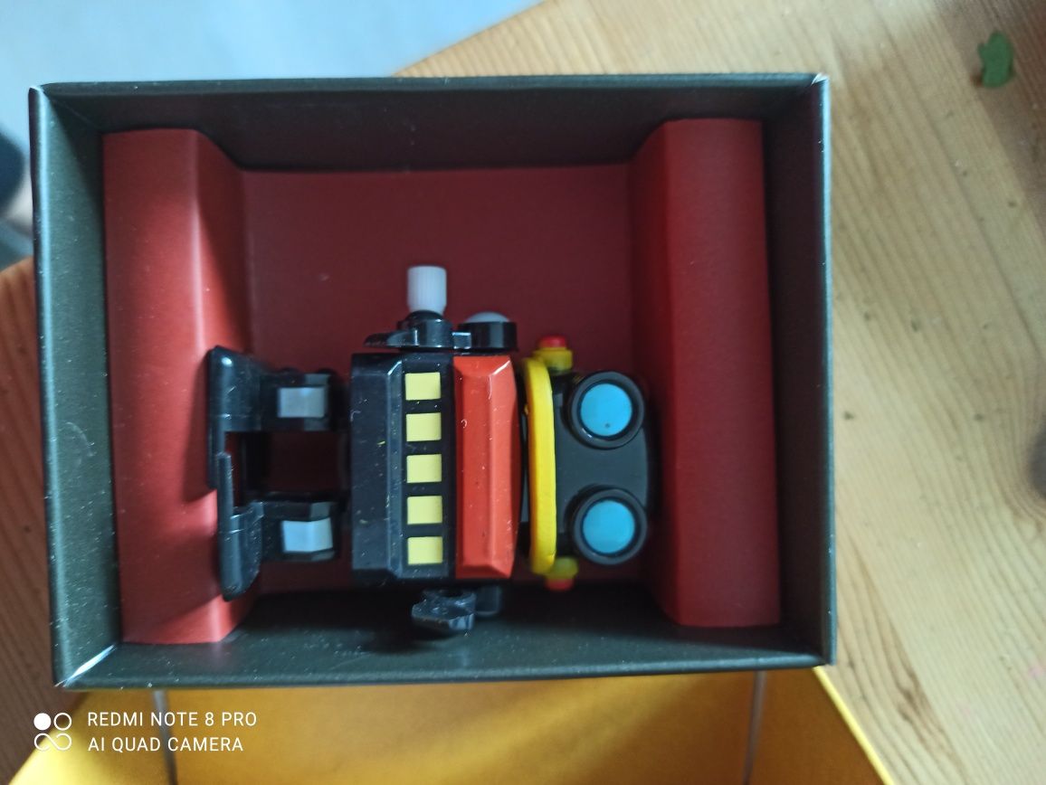 Robot w stylu retro zabawka