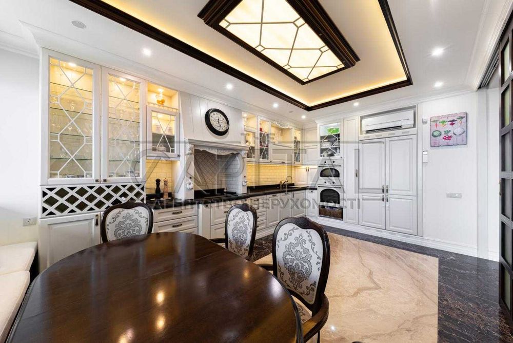 ОРЕНДА Бізнес-клас на висоті: стильна 3-к 108м2 з авторським ремонтом