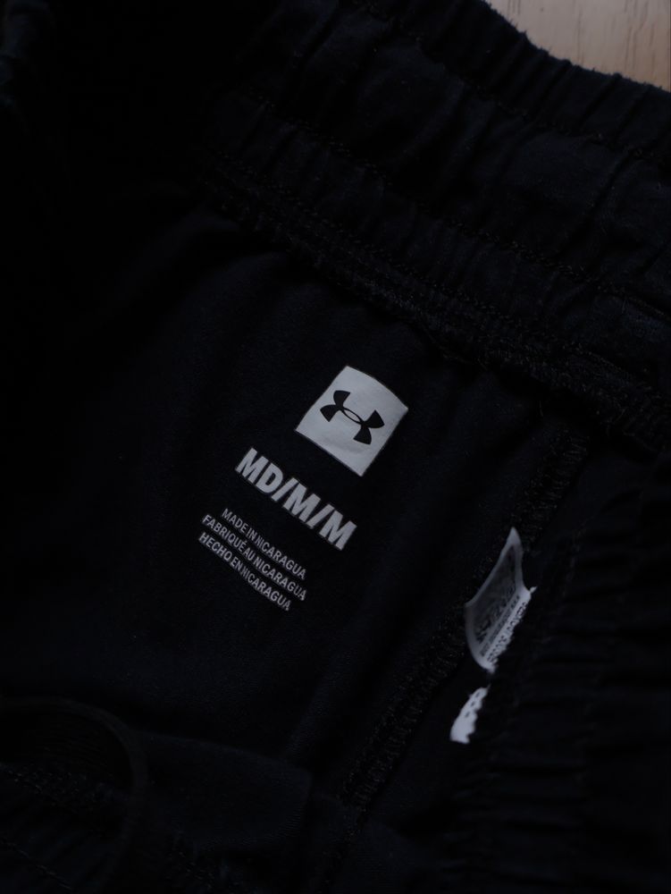 Чоловічі шорти Under Armour оригінал шорты tech fleece