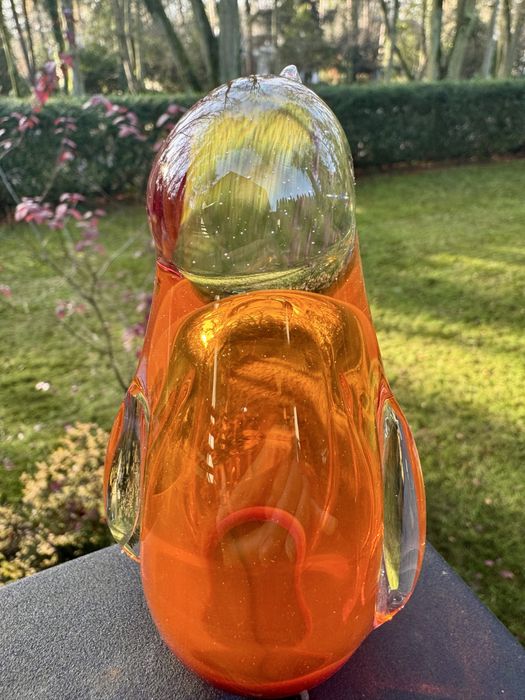 Horbowy pingwin szklana figurka