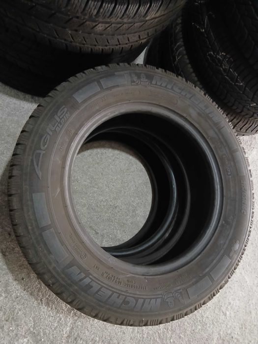 4 pneus 215/65R16 C Continental e Michelin
