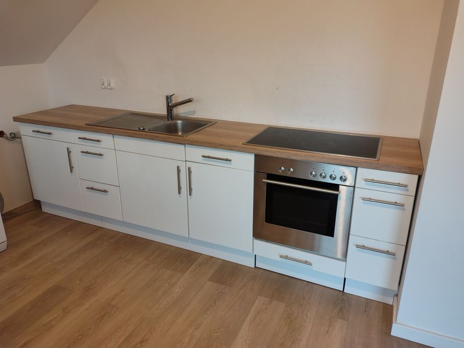 Kompletna kuchnia – z Niemiec, aktualnie użytkowana• Możliwy transport