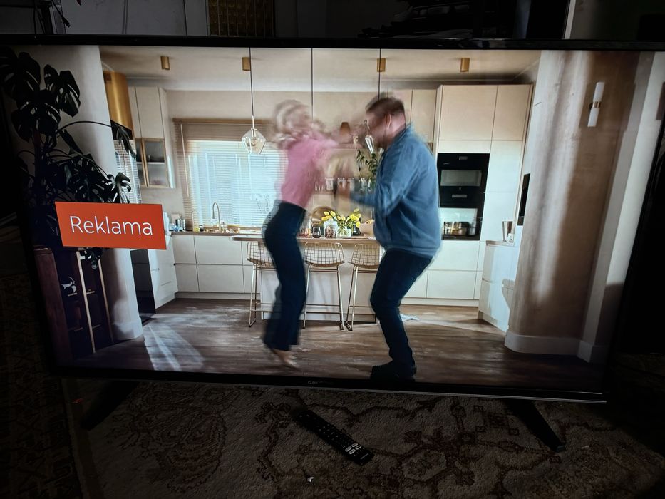 Telewizor LED Grundig 49 cali ze Smartem i dekkderem DVBT2 z pilotem