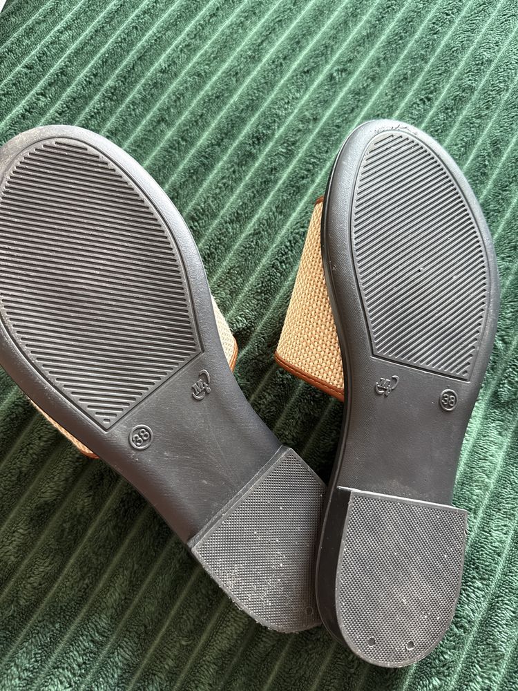 Klapki Miu Miu roz. 38
