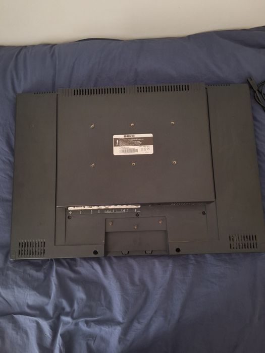 Tv BEKO 26" em bom estado, vem com suporte para pendurar na parede