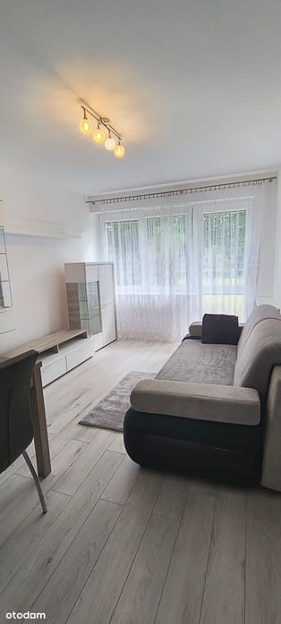 dwa pokoje, oddzielna kuchnia, balkon,  38m2, 1 Pietro, Chrobrego 5 B