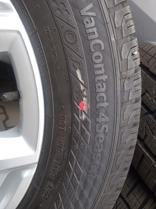 Koła wielosezonowe Renault Trafic Vivaro 215/65R16c Continental Jak No