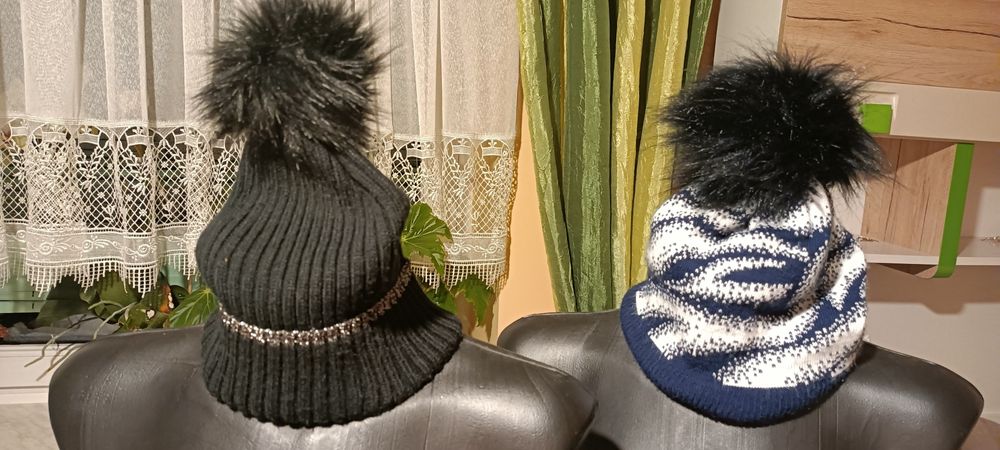 Czapka zimowe,dziewczęca, damska zestaw dwie sztuki