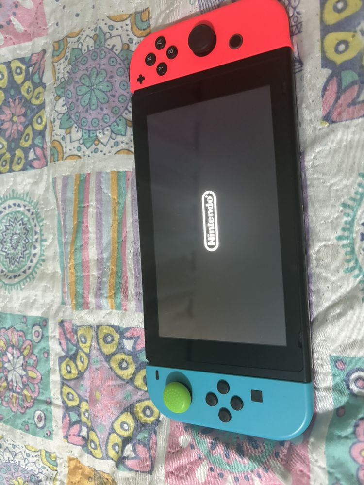 Nintendo Switch + 2 comandos + bolsa protetora