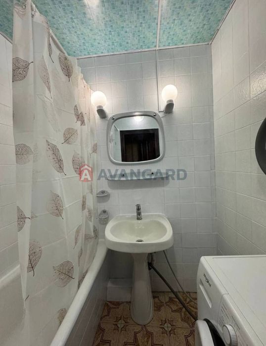 Здається 3-кімнатна ,в низу проспекта Олександра Поля - Шнеєрсона