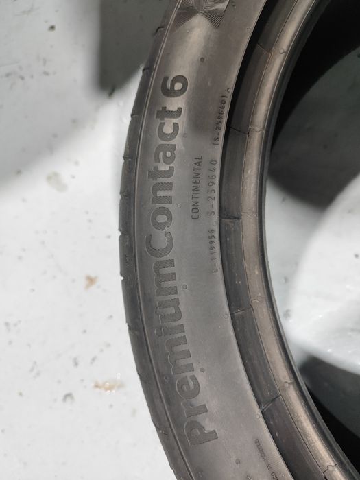 2 pneus semi novos 225-45R19 Continental - Oferta dos Portes