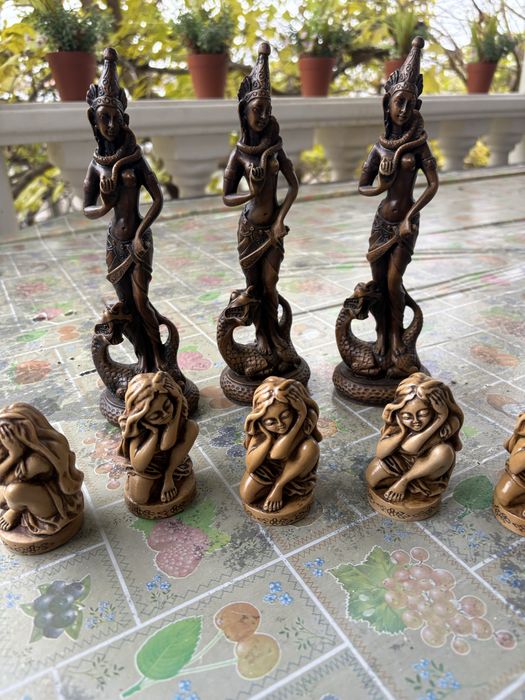 Декоративні фігурки грецьких богинь