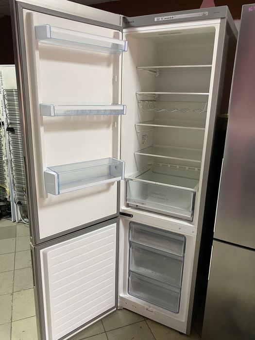 Двухкамерый холодильник LIEBHERR Premium BioFresh NoFrost CBNes 3956
