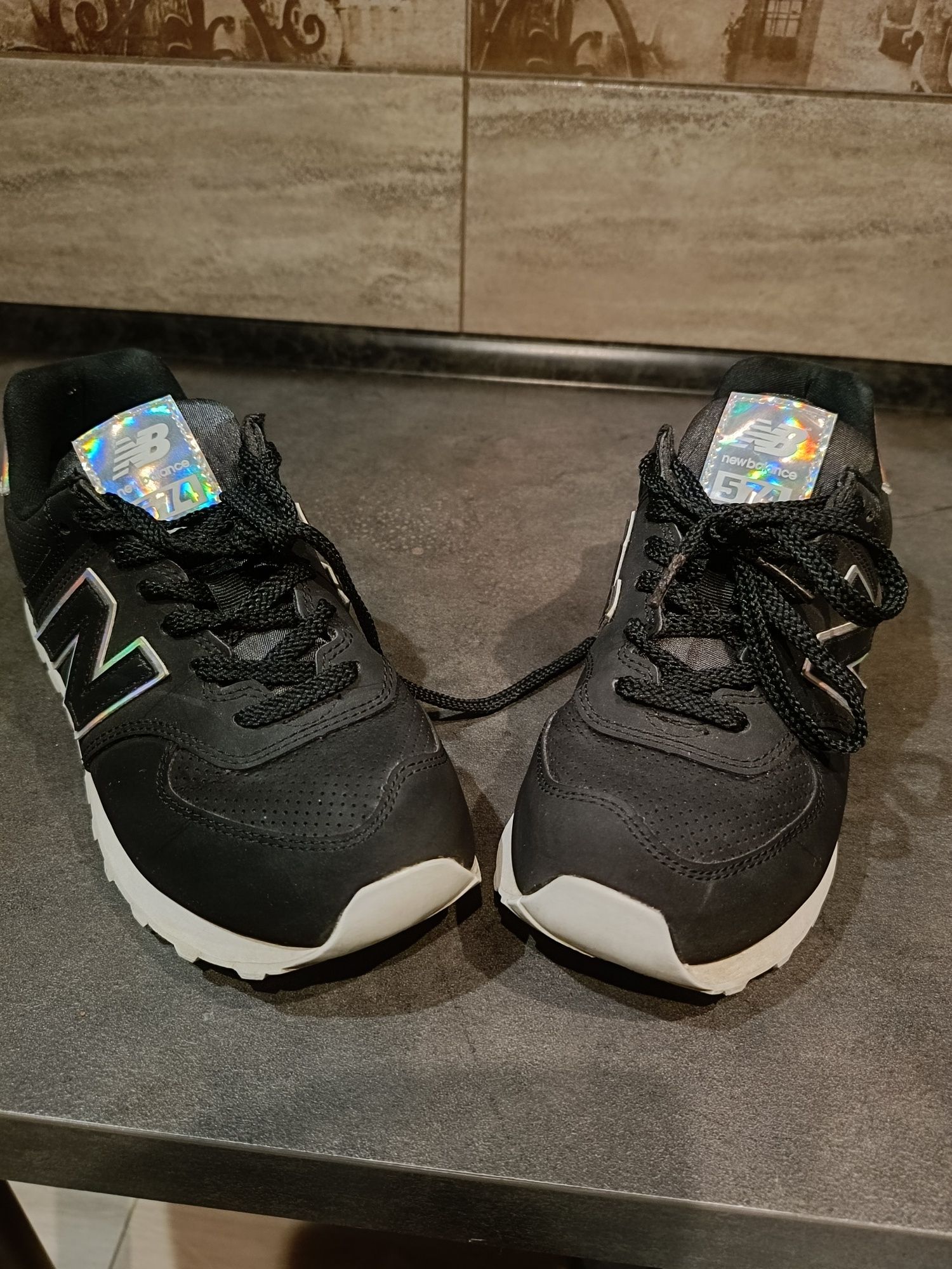 New Balance damskie czarne rozm 37,5