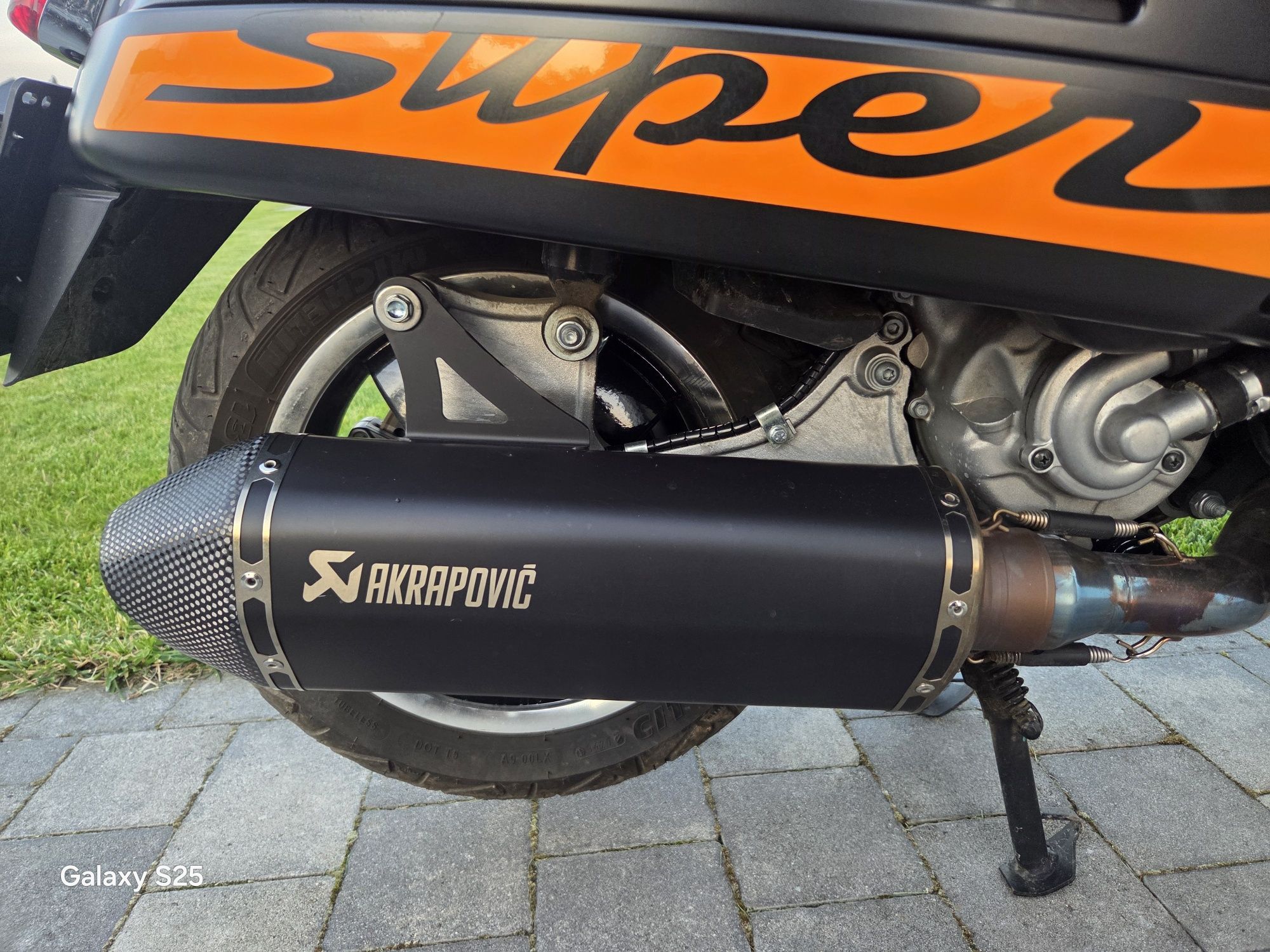 VESPA Super Sport GTS 300 Akrapovic