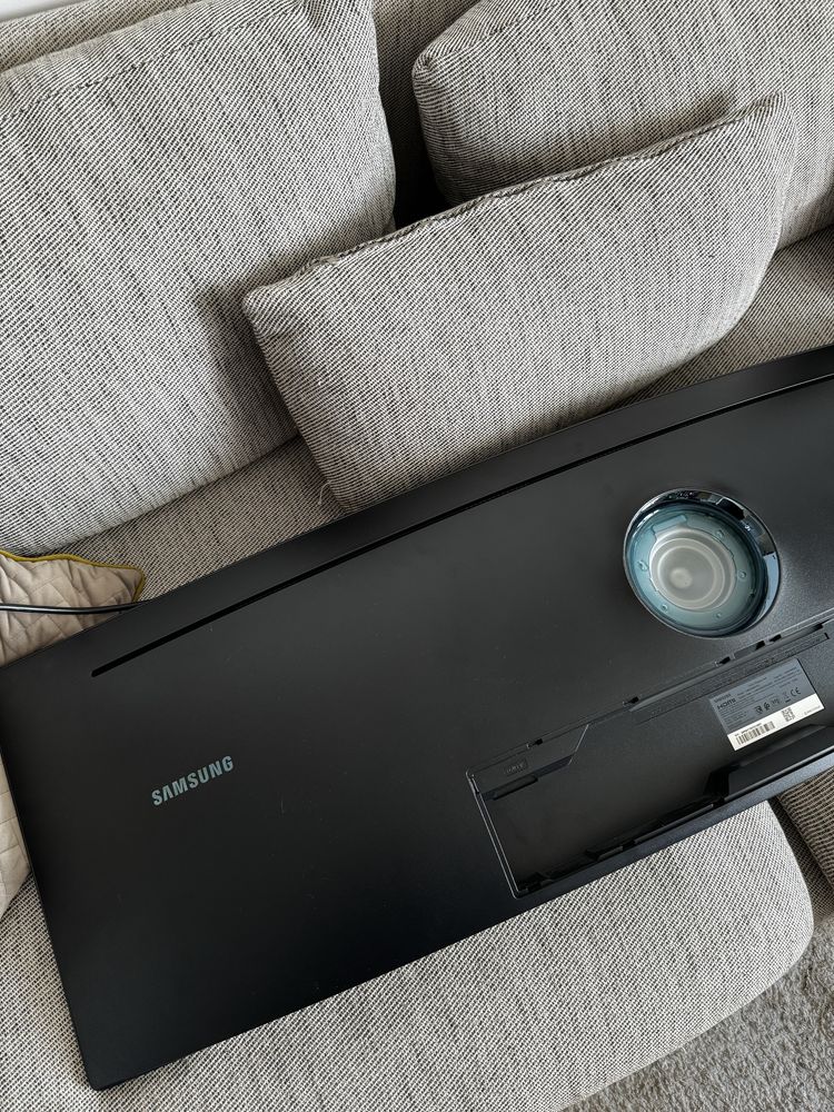 Monitor SAMSUNG C49HG90DMU 48.9" 3840x1080px 144Hz 1 ms Curved